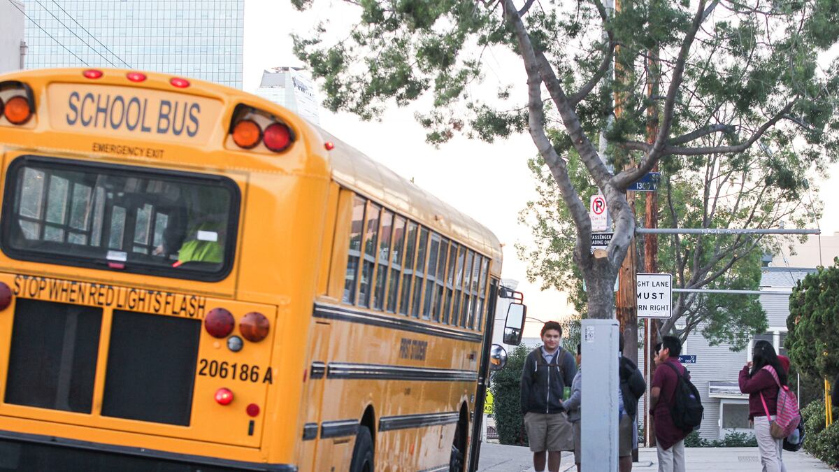 cheats/2015/12/17/threats-sent-to-miami-houston-schools/151217-school-cheat_gk1die