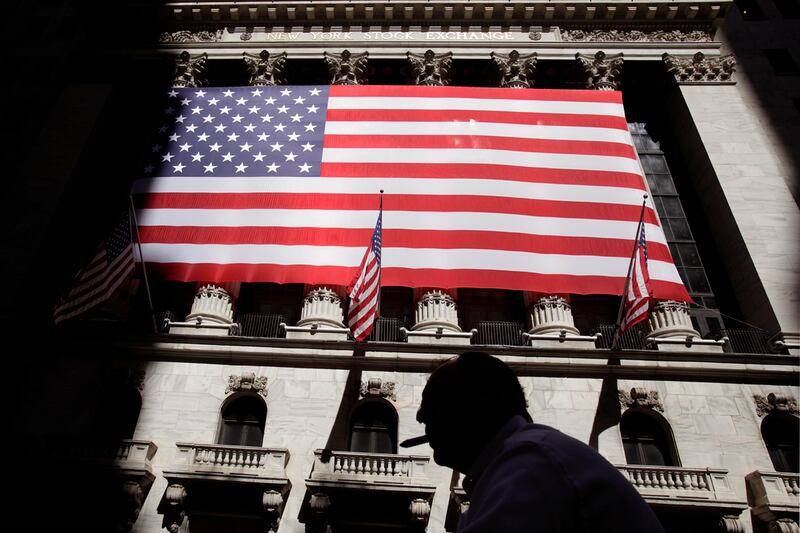 articles/2012/03/02/wall-street-bonuses-tumble-but-bankers-have-nowhere-to-go/wall-street-bonuses_ukvyii