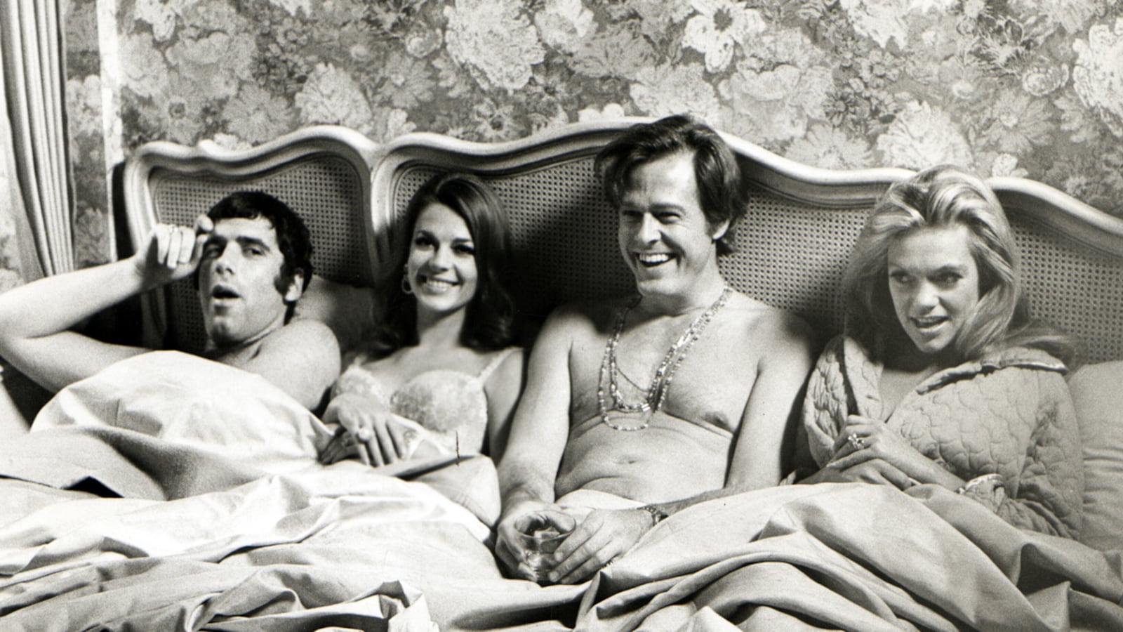 articles/2011/06/09/is-monogamy-a-myth-new-books-rethink-our-ideas-of-fidelity/monogamy-bennett_es905j