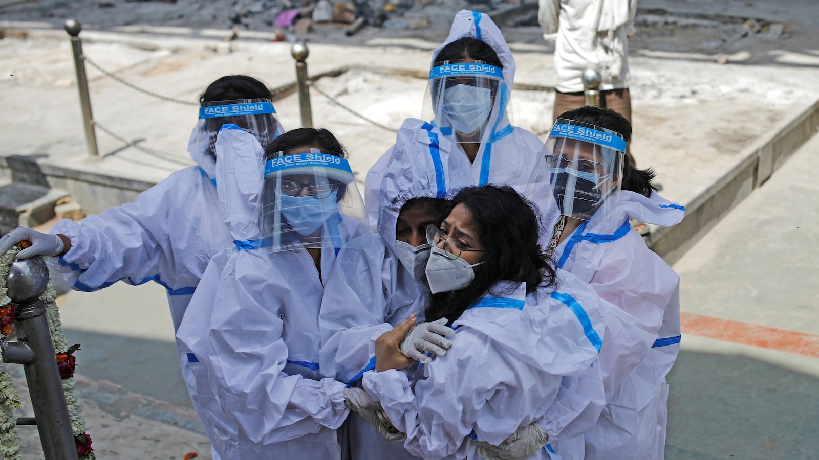 2021-04-21T121639Z_1573798567_RC2C0N93QFWZ_RTRMADP_3_HEALTH-CORONAVIRUS-INDIA_xitdzk