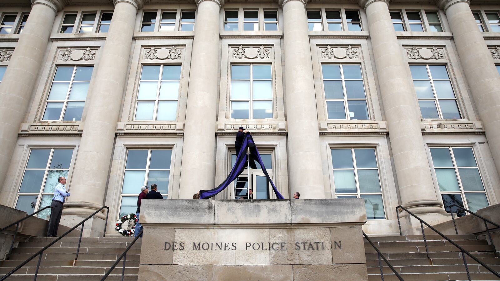 2016-11-02T120000Z_2088004633_D1BEUKOSTBAA_RTRMADP_3_USA-POLICE-IOWA_b1pjwn