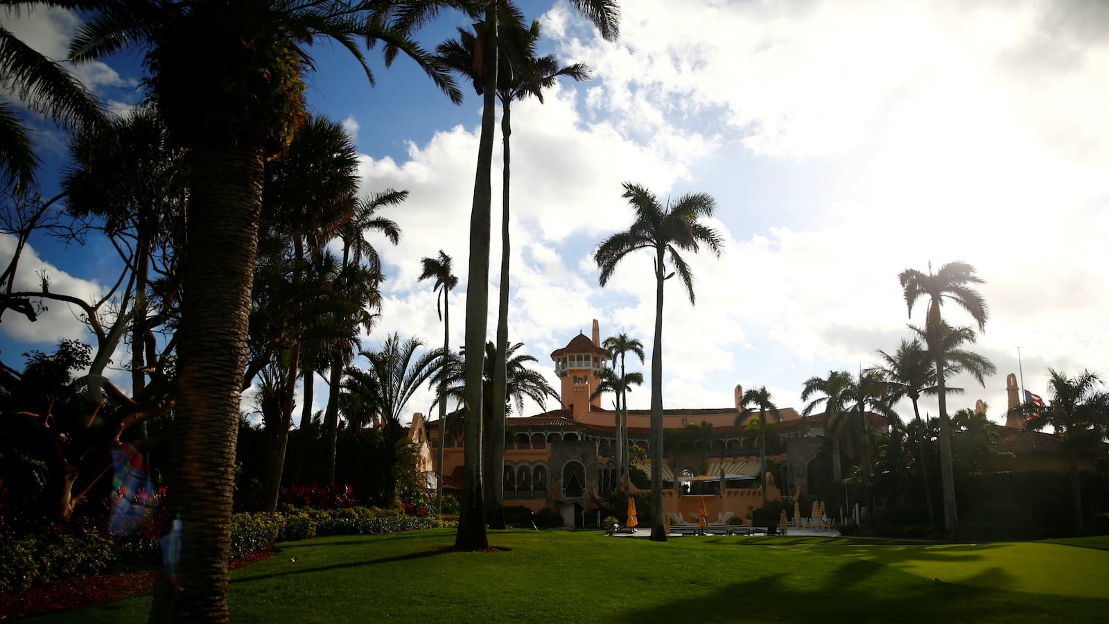 180219-trump-maralago-gun-control-cheat_emmqkg