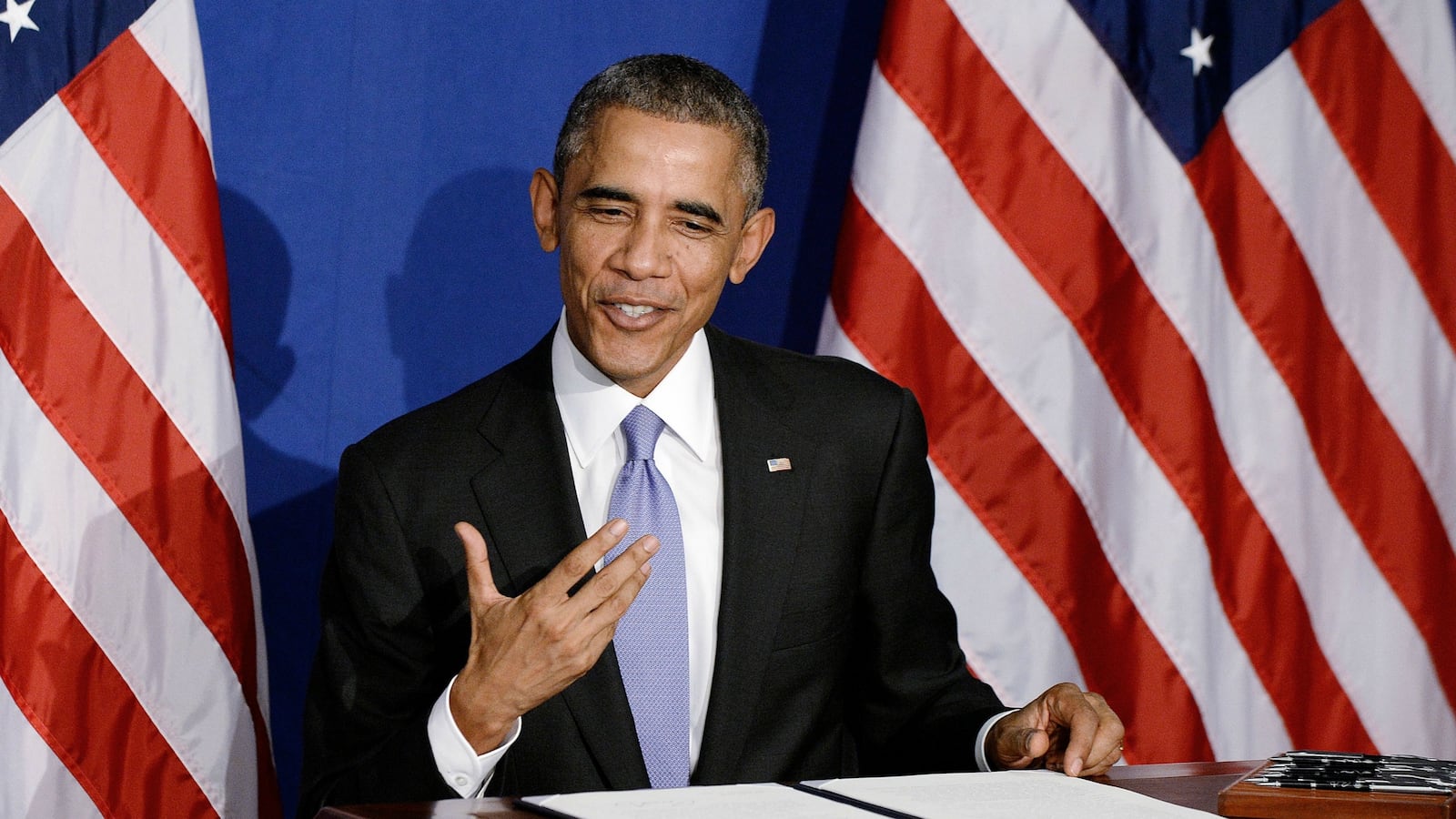 cheats/2014/10/18/obama-my-credit-card-was-declined/141018-obama-cheat_oqpw9x