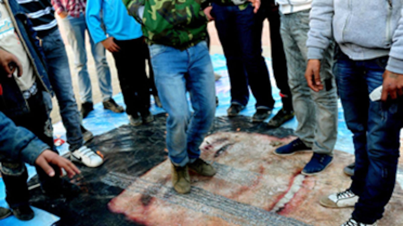 articles/2011/03/09/mideast-revolution-people-lose-oil-companies-win/gelb-mideast-win-lose_164336_vxlxrw