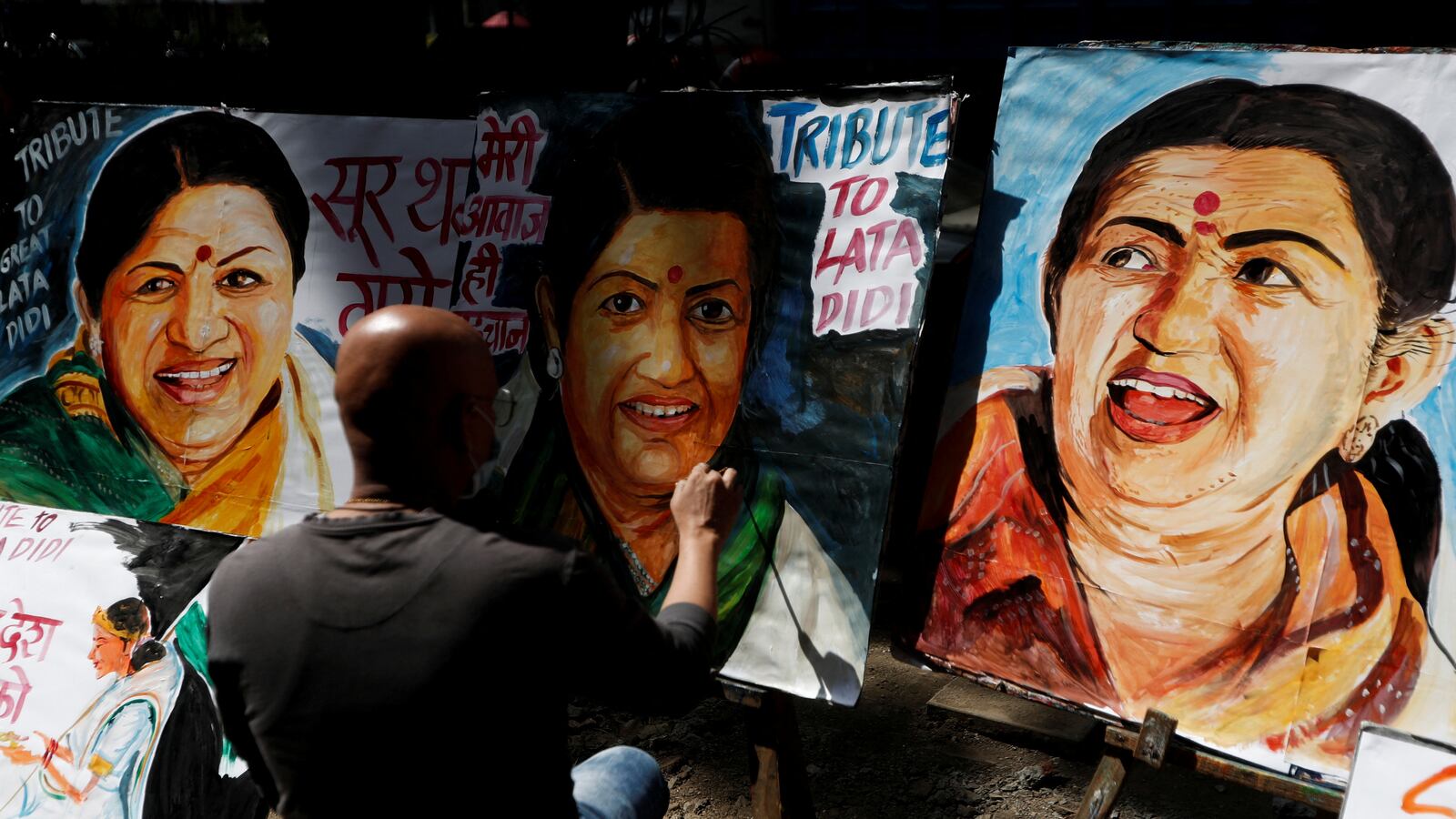 2022-02-06T081649Z_34927831_RC27ES9I3TBN_RTRMADP_3_INDIA-MANGESHKAR-DEATH_ccgqdj