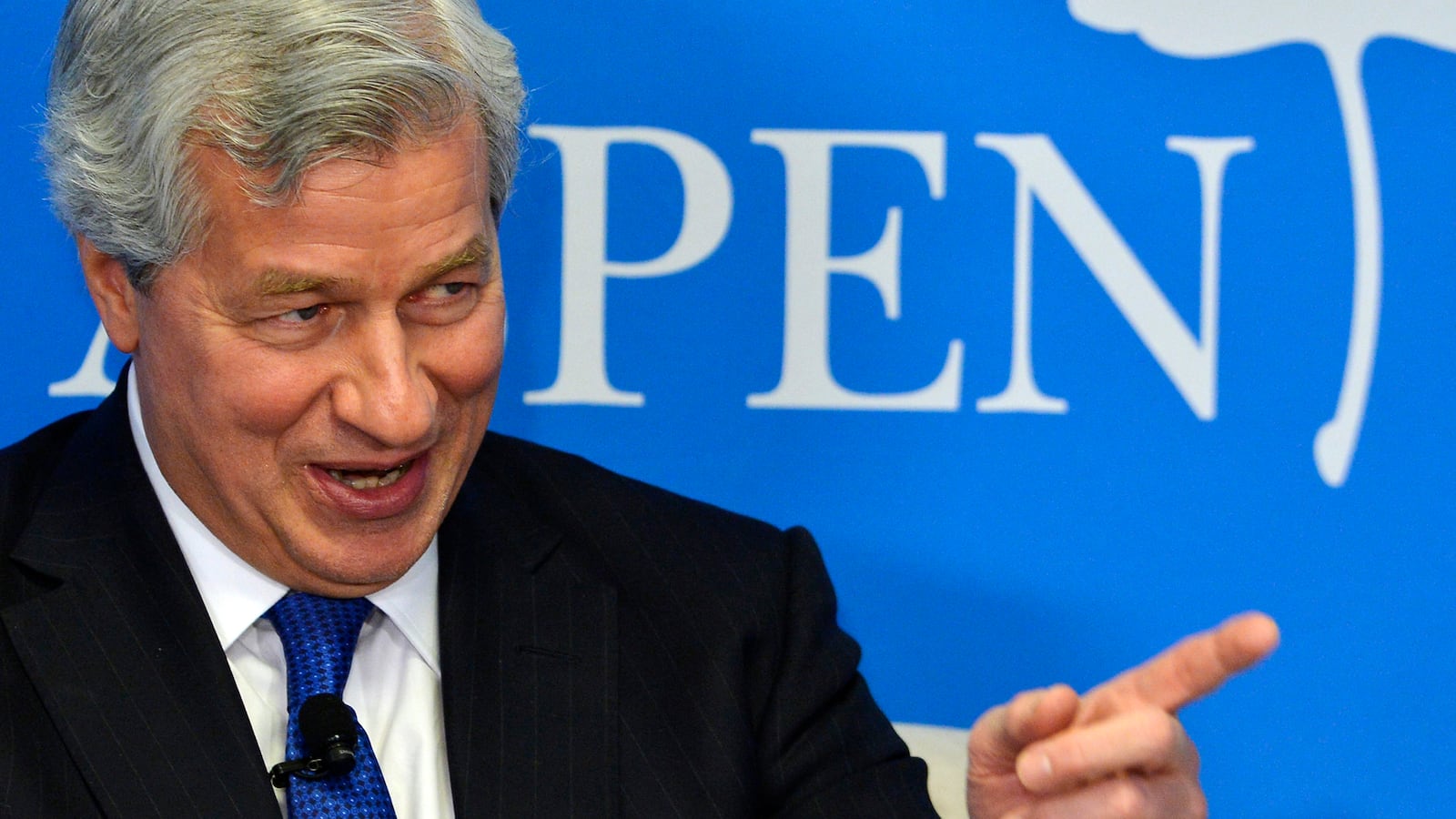 cheats/2014/01/24/jamie-dimon-gets-a-raise/140124-jamie-dimon-cheat_h50wg7