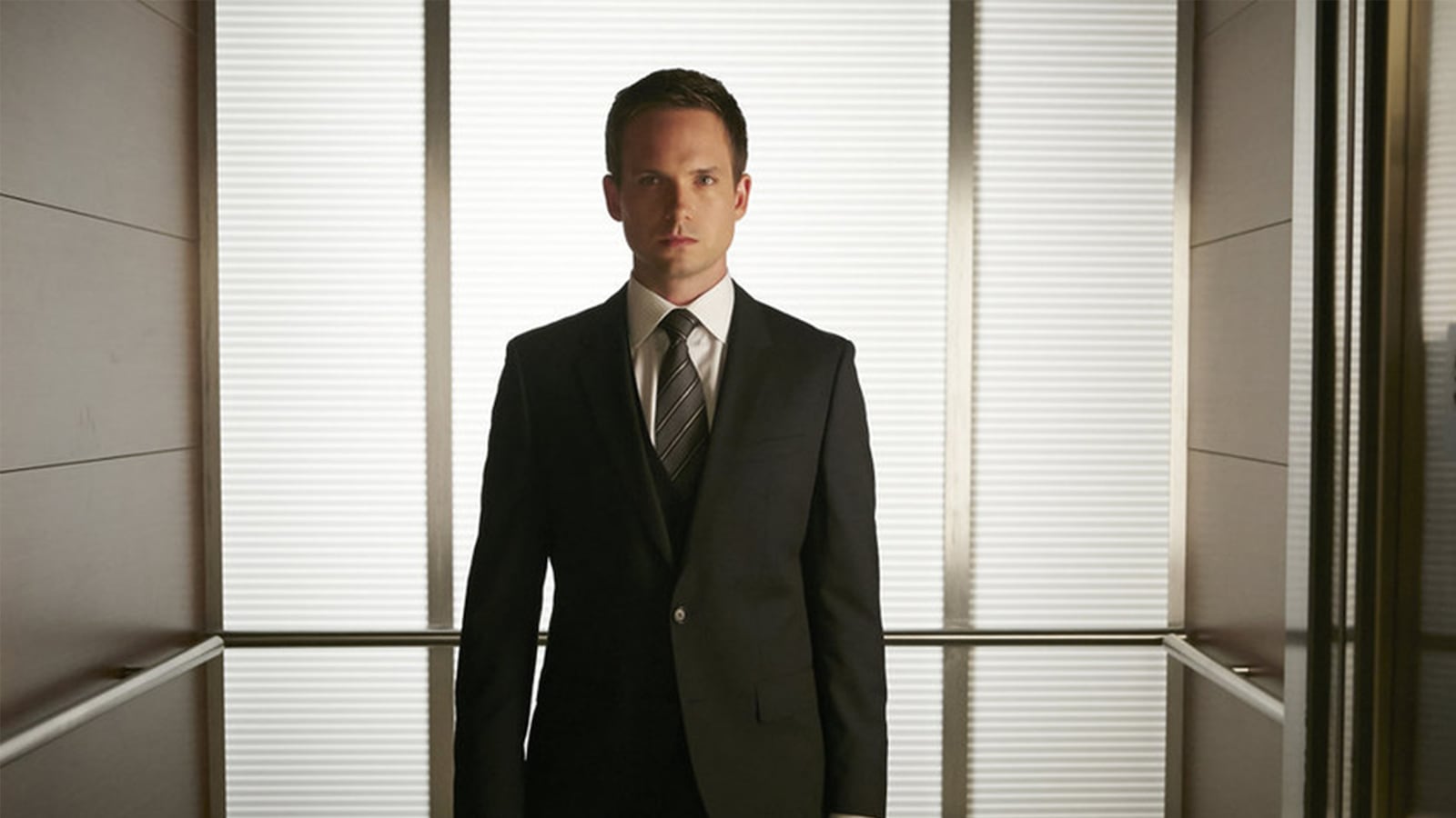 articles/2015/01/23/why-suits-is-the-best-looking-show-on-tv/150122-jones-suits-actor-tease_mpocap