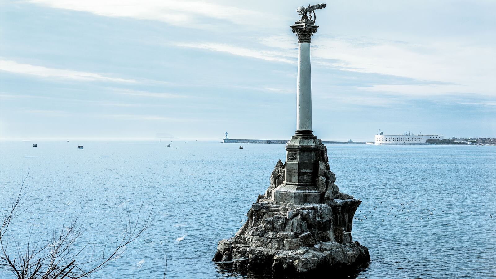 181111-travel-battlefields-yan-morvan-hero_yspqbm