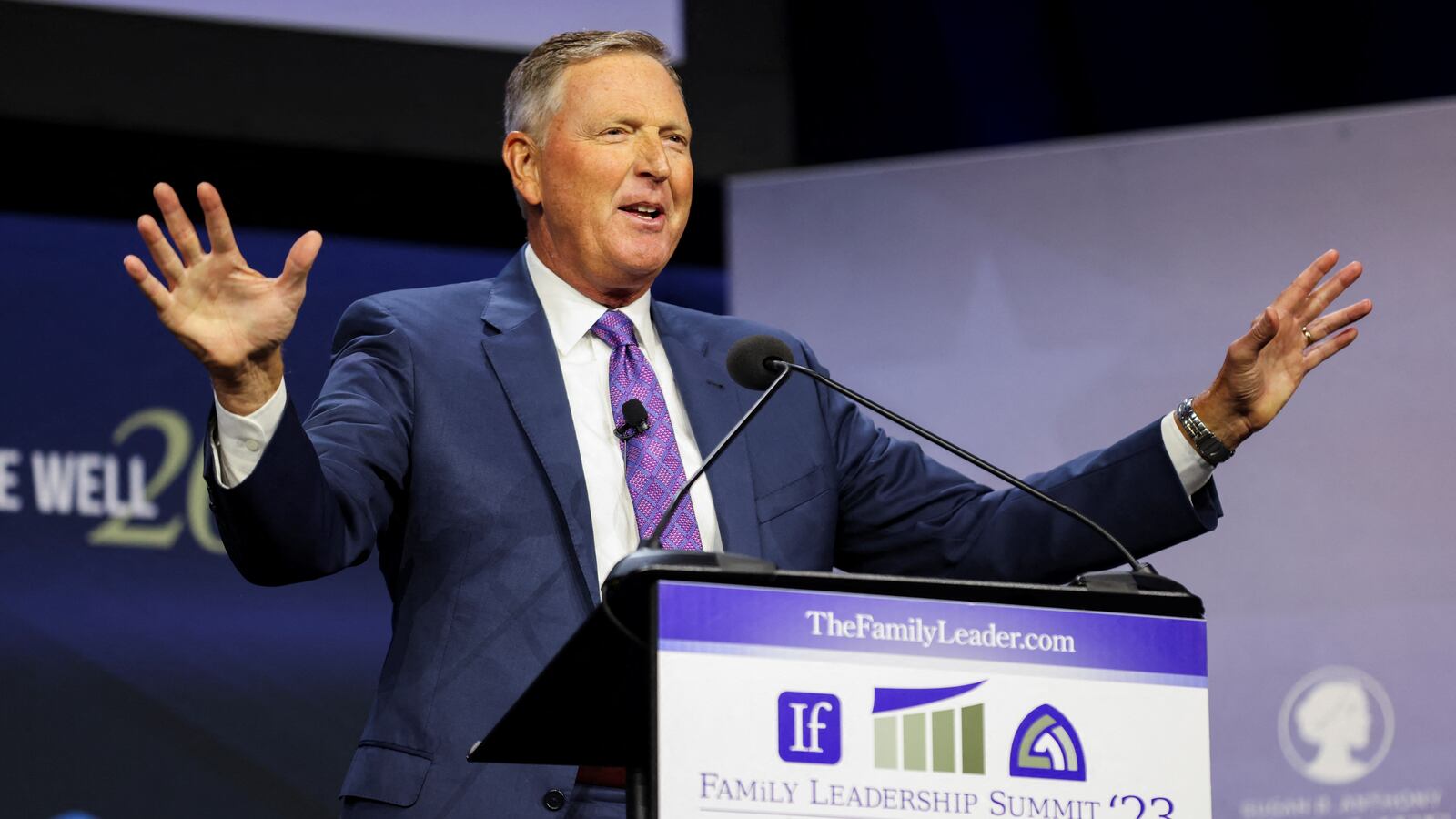 Bob Vander Plaats called for Republicans to make way for a single Trump challenges in the 2024 Iowa primaries