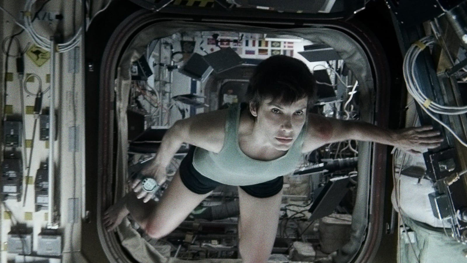 articles/2014/03/01/space-on-earth-the-secrets-of-alfonso-cuaron-s-gravity/140228-irving-gravity-tease_esyhnq
