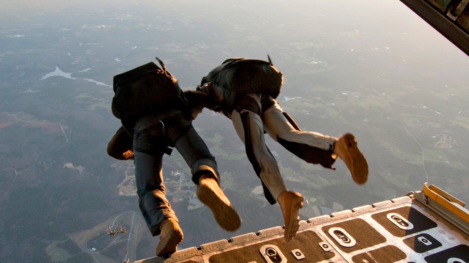 articles/2016/05/13/inside-the-takedown-of-the-top-navy-seal/160512-dozier-marines-tease_z7aemb