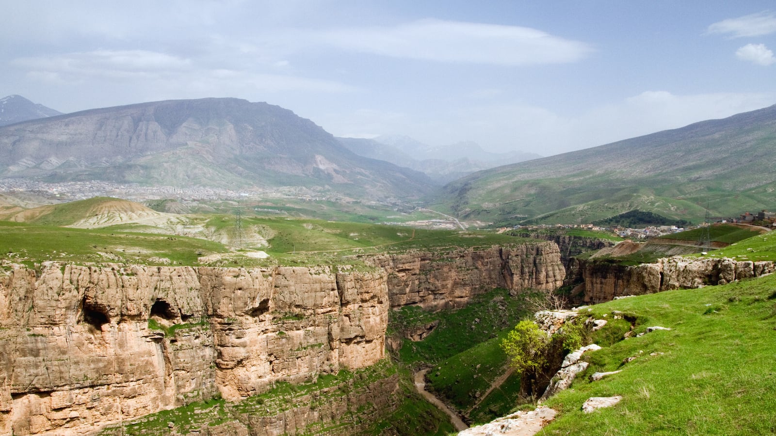 articles/2014/07/24/iraq-s-long-lost-mythical-temple-has-been-found-and-is-in-danger-of-disappearing-again/140723-strochlic-temple-tease_s1l1z7