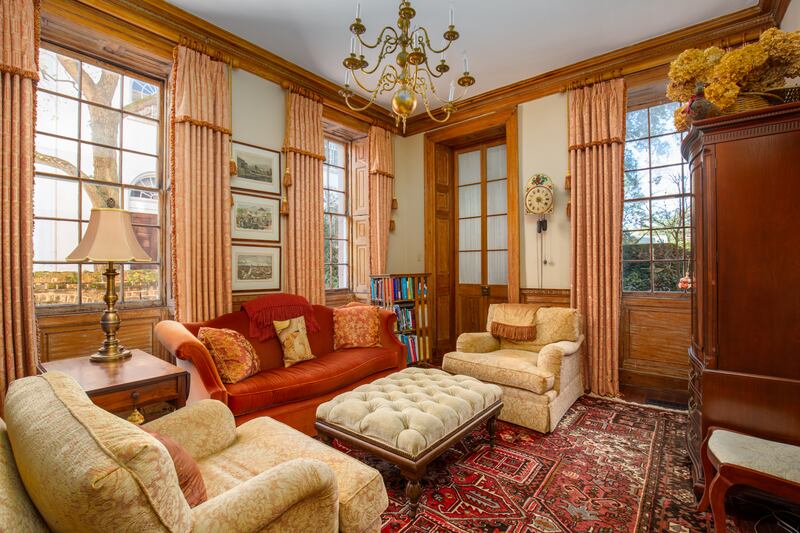 200220-mcnearney-omg-i-want-this-house-charleston-07_fb55vb