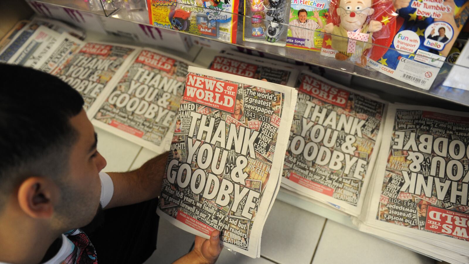articles/2011/07/10/news-of-the-world-closes-british-readers-react/notw-newsstand-bungey_ulknc0
