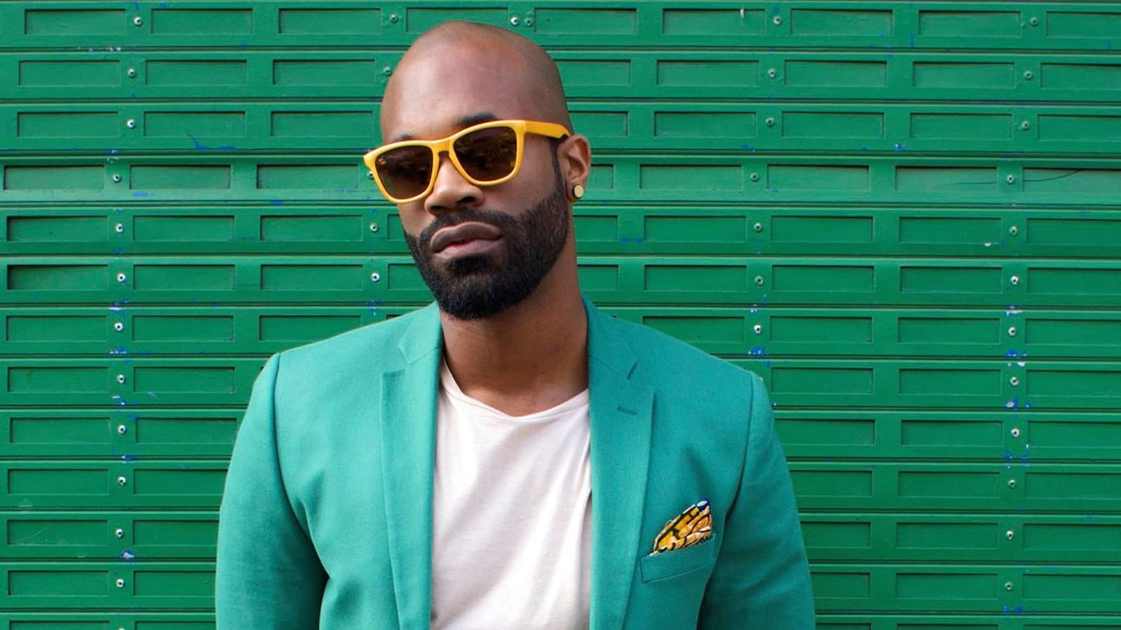 articles/2015/05/10/it-s-not-just-clothes-that-maketh-the-black-dandy/150507-black-dandy-tease_kyrsqw