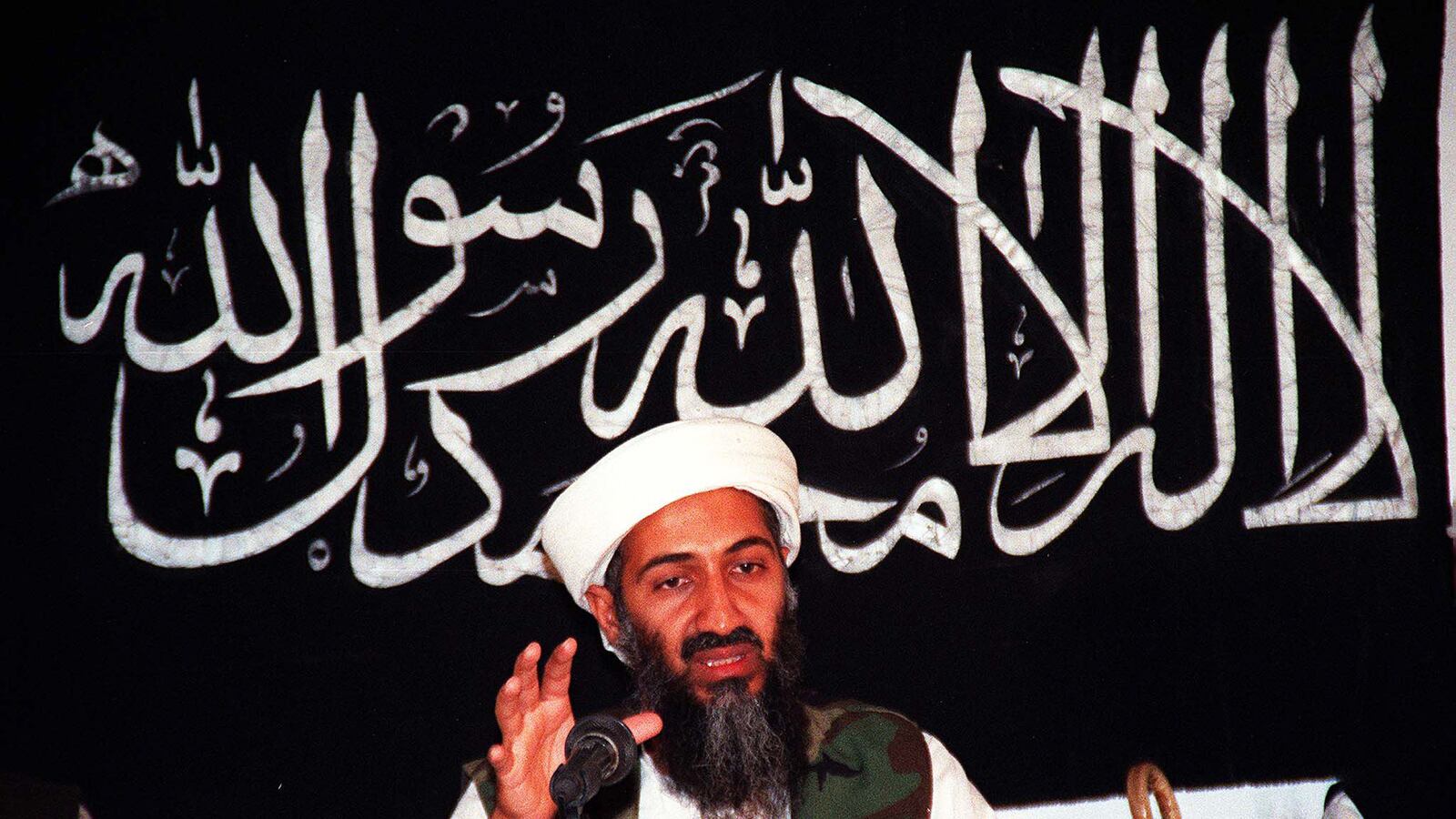 cheats/2016/01/19/navy-seal-turns-over-photos-of-bin-laden/160119-bin-laden-bissonette-cheat_pqnlm2