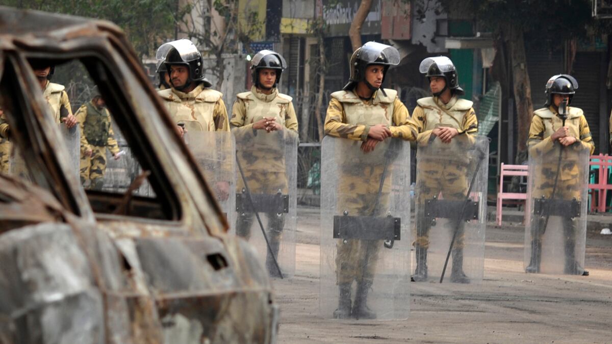 cheats/2011/11/26/egyptian-protesters-clash-with-police/egypt-police-clash-with-protestors-one-dead-cheat_heerlh