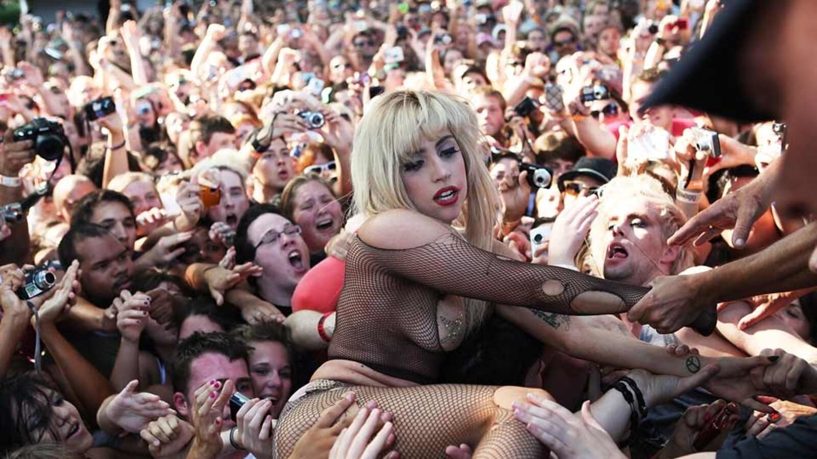 galleries/2010/11/12/12-craziest-groupie-names/fan-names---lady-gaga_skmmvh