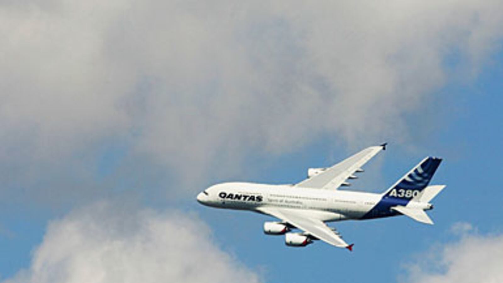 articles/2010/11/04/qantas-a380-engine-emergency-is-superjumbo-safe/irving-airbus-380_138681_zh27sd