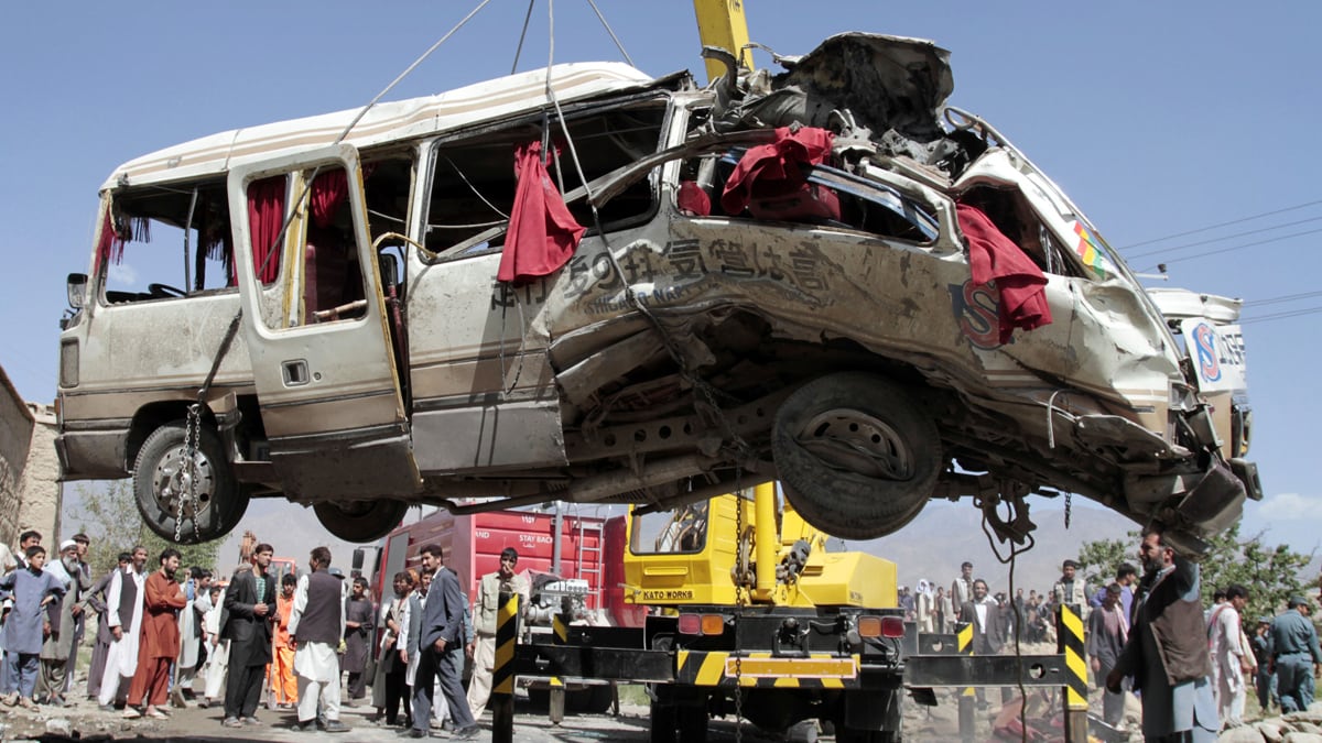 cheats/2012/08/07/bombing-near-kabul-kills-eight/afghanistan-bus-explosion-cheat_ubslrw