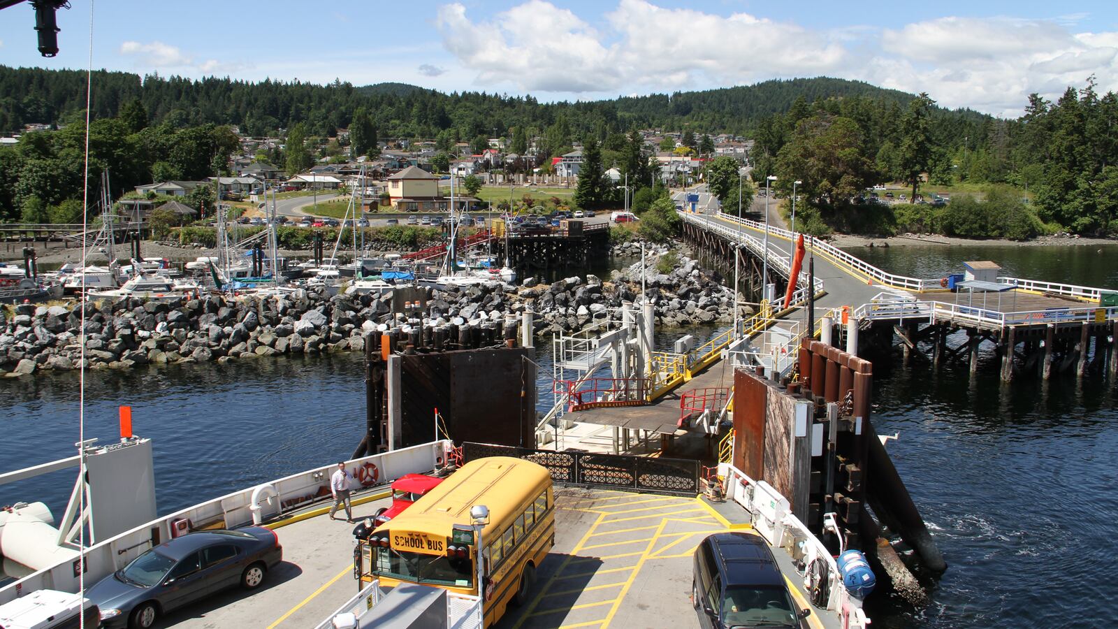 Crofton_Wharf_and_Ferry_Terminal__Vancouver_Island__Canada_qndmoz