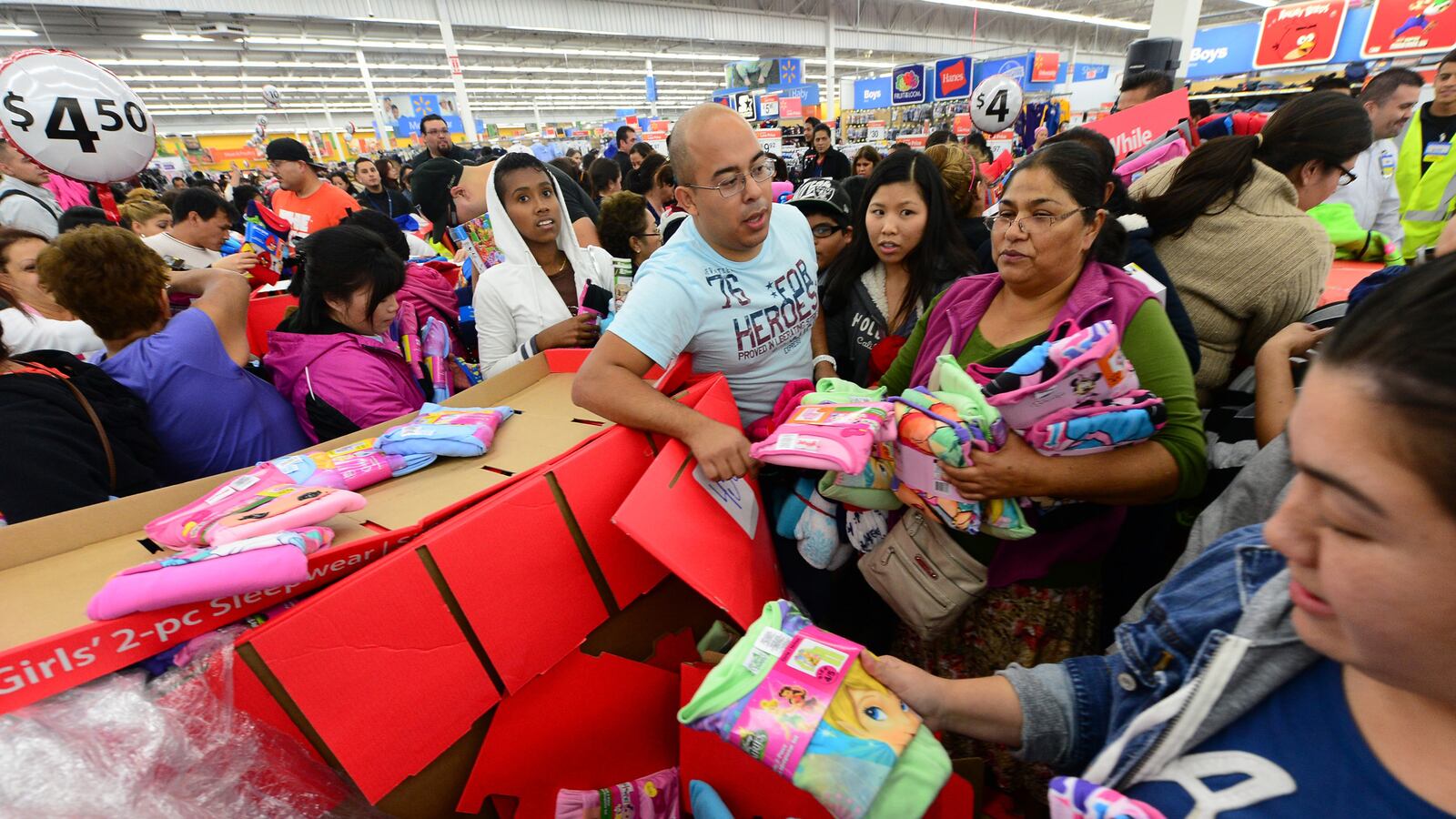 articles/2014/11/28/it-s-always-black-friday-for-clerks/141127-tomasky-black-friday-tease_h4lwi1