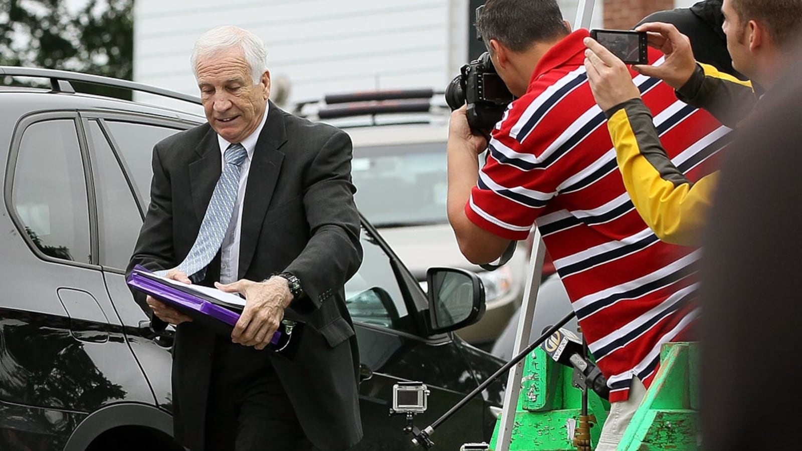 articles/2012/06/19/jerry-sandusky-trial-day-six-dottie-defends-her-man/sandusky-trial-dimond-update-120619-tease_xov4ra