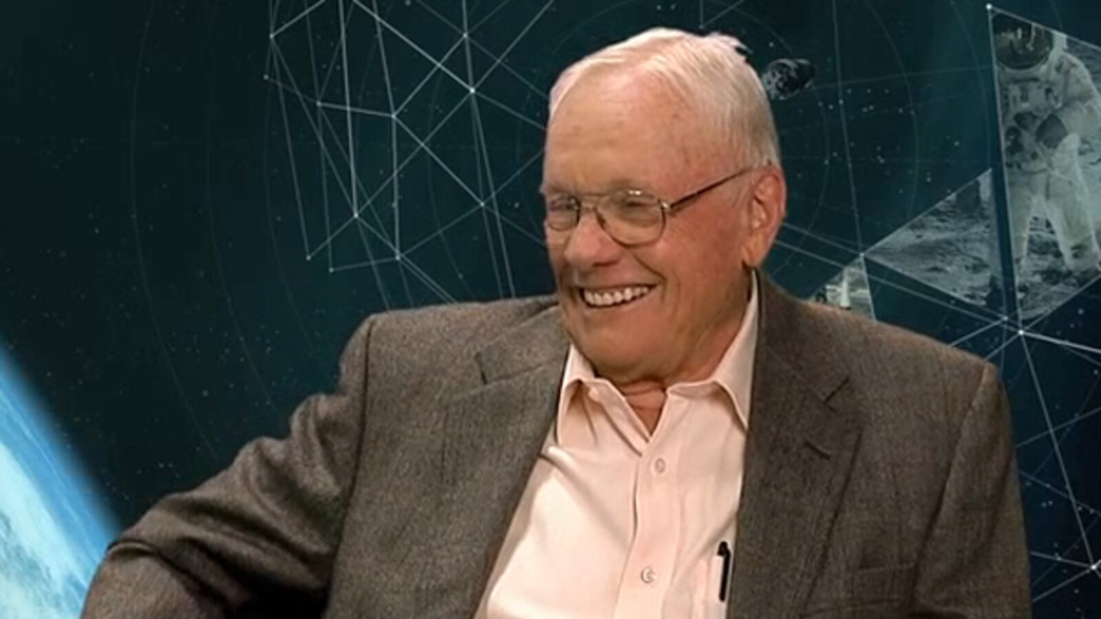 articles/2012/05/24/neil-armstrong-gives-a-rare-interview-to-discuss-the-apollo-program-and-the-moon-landing/neil-armstrong-cpa-interview_guezfx