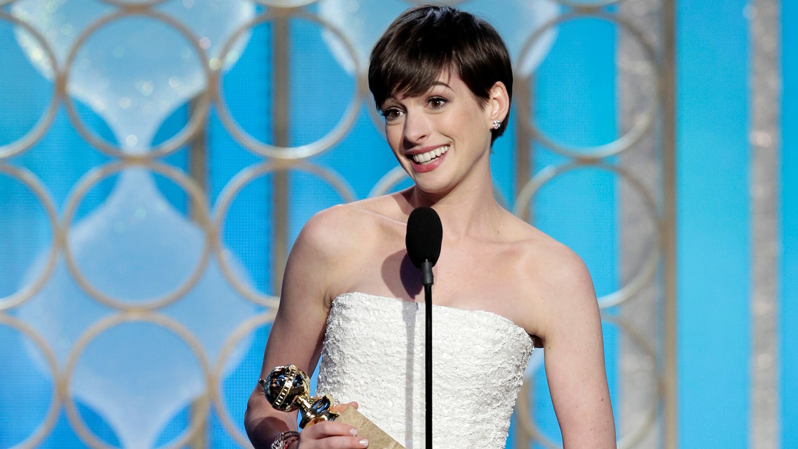 articles/2013/01/18/the-cult-of-hathahaters-will-it-hurt-anne-hathaway-s-oscar-chances/130117-Fallon-AnneHathaway-hate_oywl7e