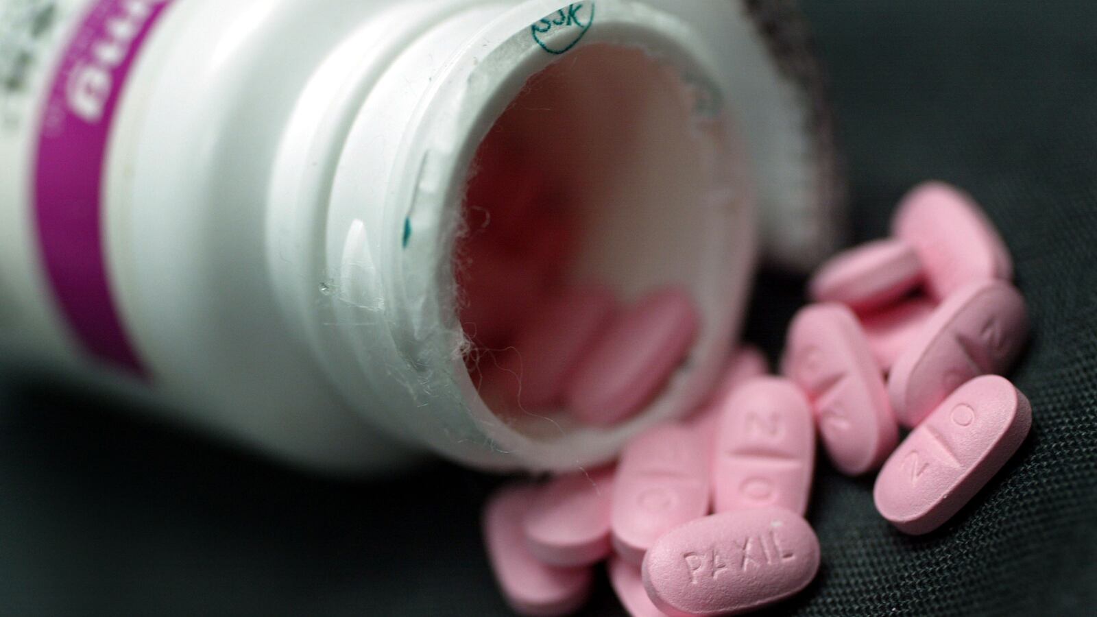 cheats/2014/06/19/fda-warnings-may-cause-more-suicides/140619-antidepressants-cheat_wad9qn