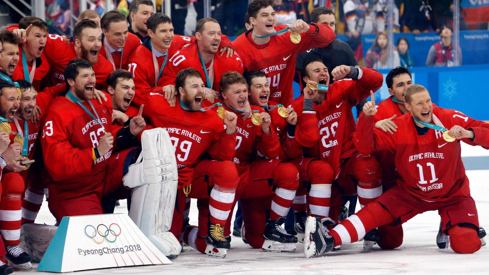 180225-russia-beats-germany-anthem-cheat_qzmtmr