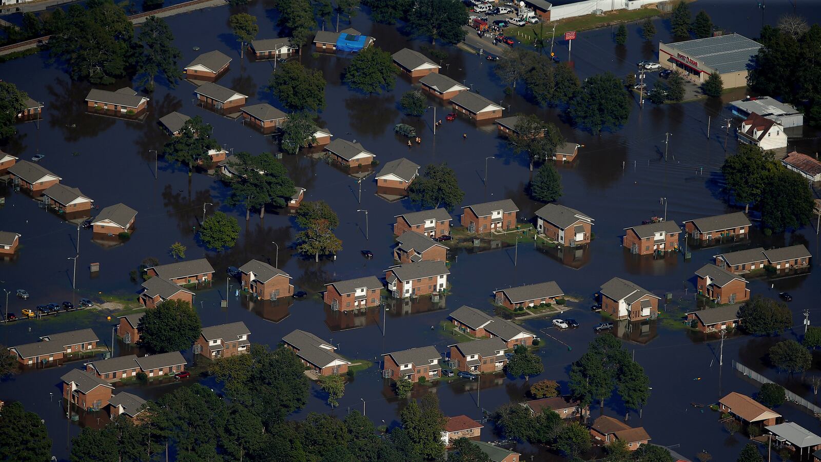 galleries/2016/10/11/north-carolina-under-water-after-hurricane-matthew-photos/161011-NC-flooding01_dcqpg5