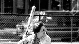 galleries/2010/05/18/celebrity-softball/celebrity-softball---kagan_b4cjsv