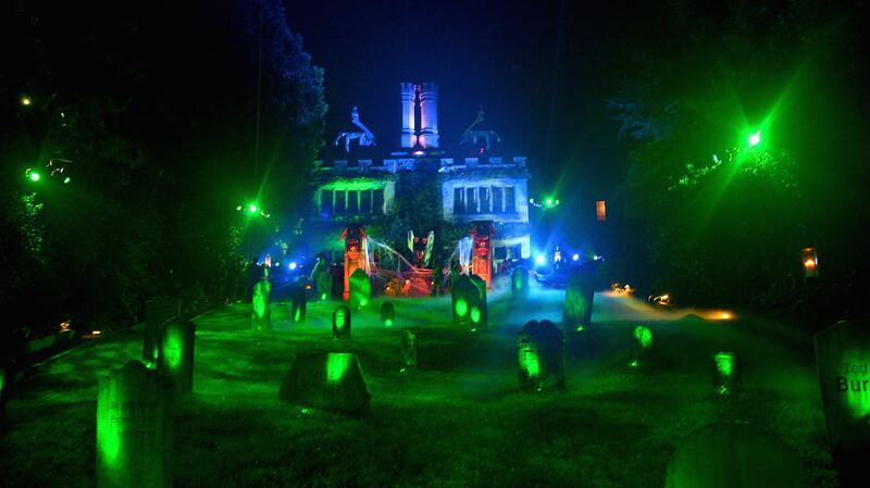 170925_playboy-mansion-parties-04_qfcfnz