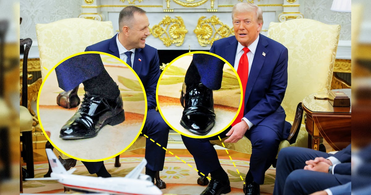 Der 79-jährige Trump zeigt trotz Gesundheitsbedenken ungeniert seine Waden ...