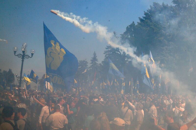 galleries/2015/08/31/protesters-clash-with-police-in-ukraine-photos/150831-ukraine-clashes8_zgpyw0