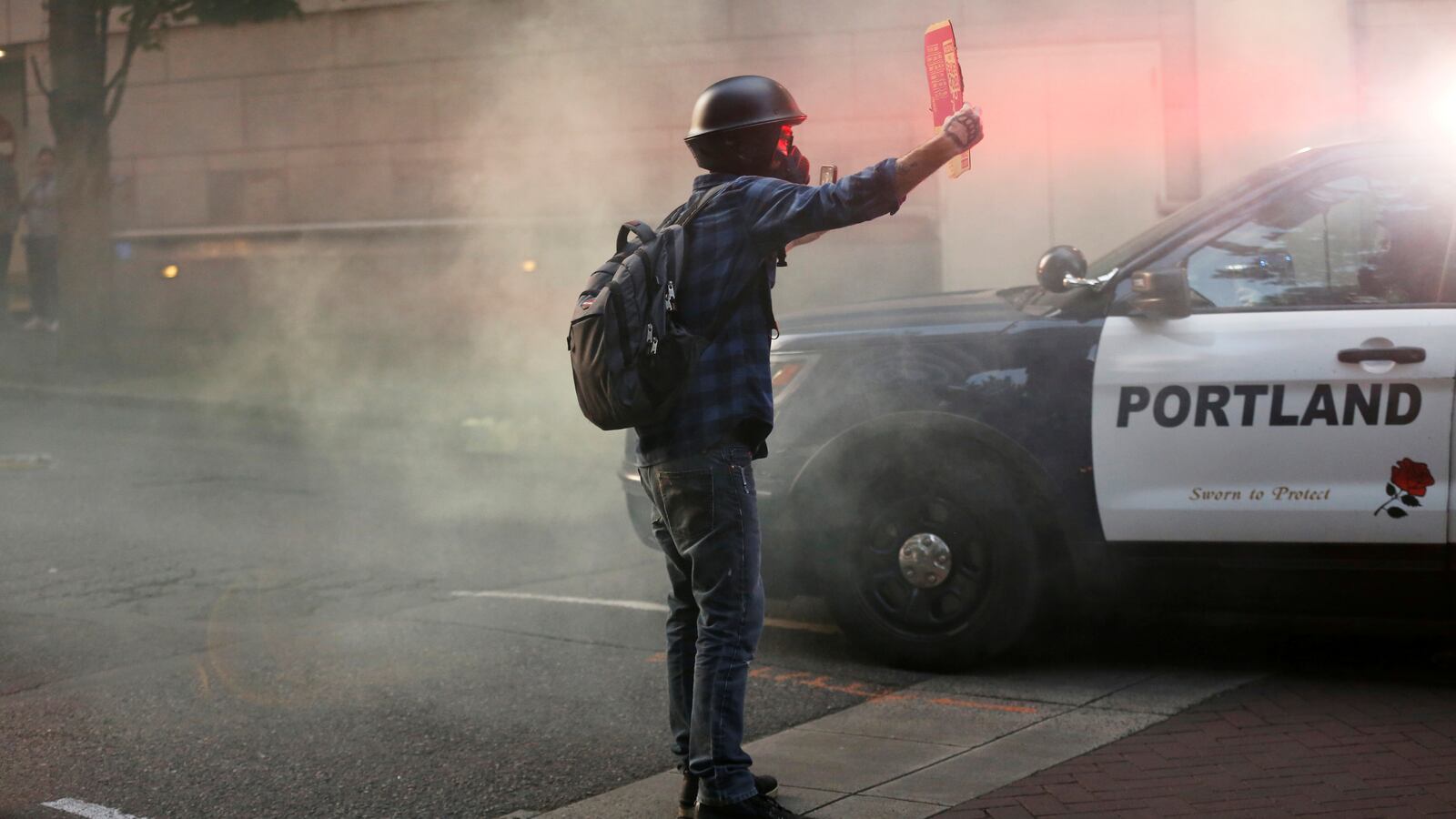 2020-07-17T224740Z_1885430128_RC2AVH9RVD2I_RTRMADP_3_GLOBAL-RACE-PROTESTS-PORTLAND_xigxkz