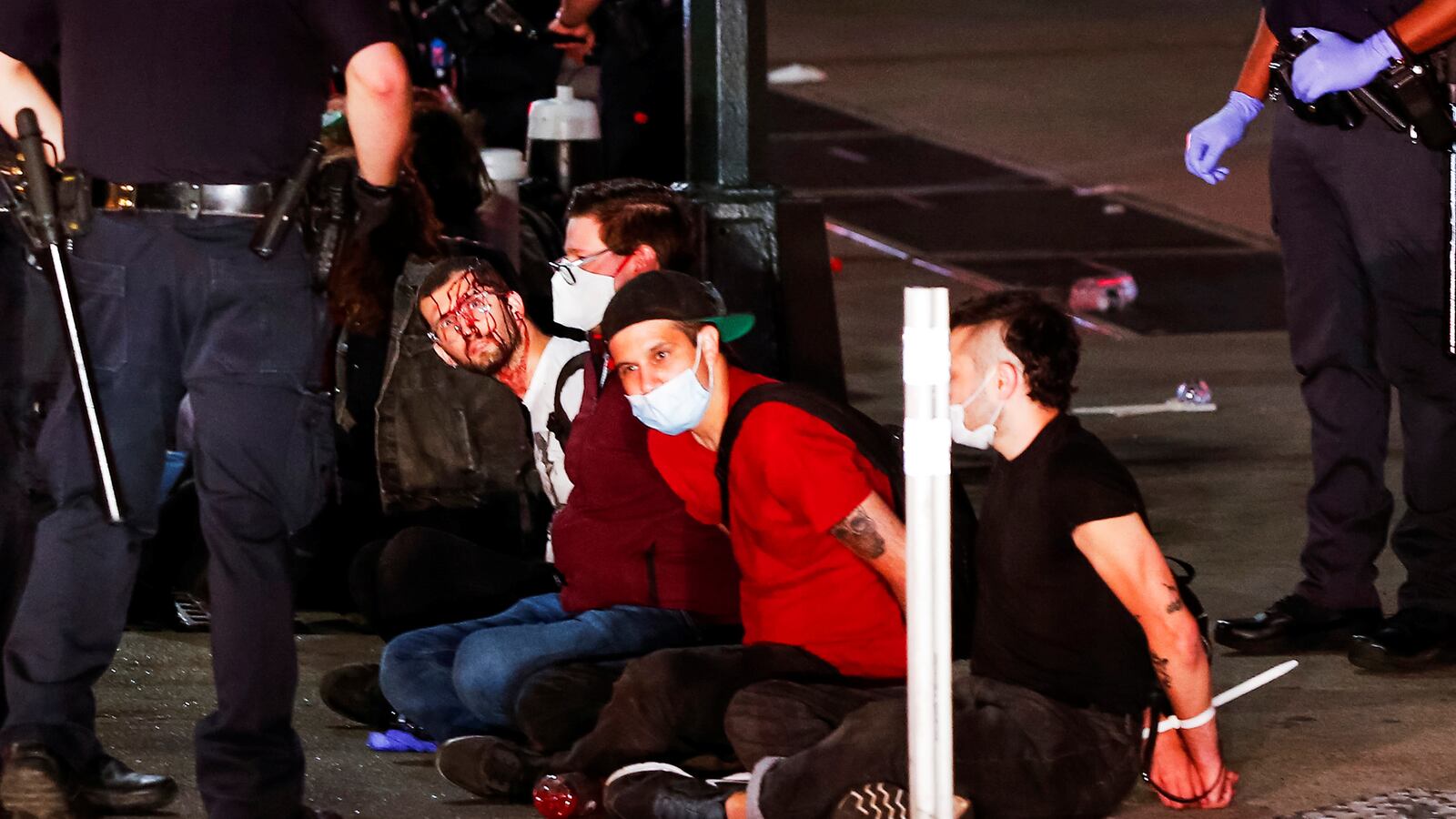 2020-06-03T031236Z_795069922_RC2F1H9ZES5F_RTRMADP_3_MINNEAPOLIS-POLICE-PROTESTS-NEW-YORK_iftnry