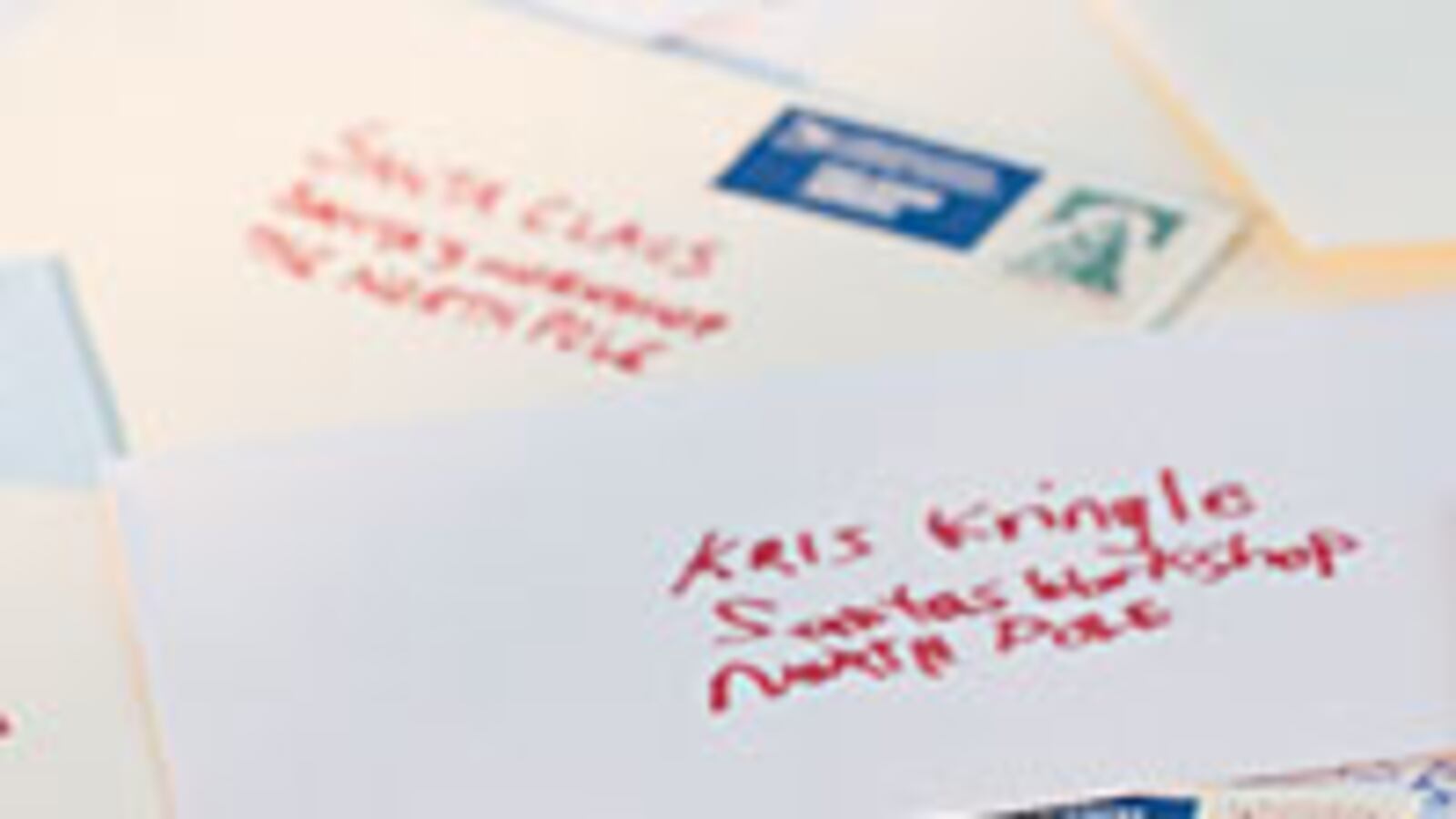 articles/2009/12/16/15-ways-to-play-santa/playing-santa---letter-to-santa_dgde58