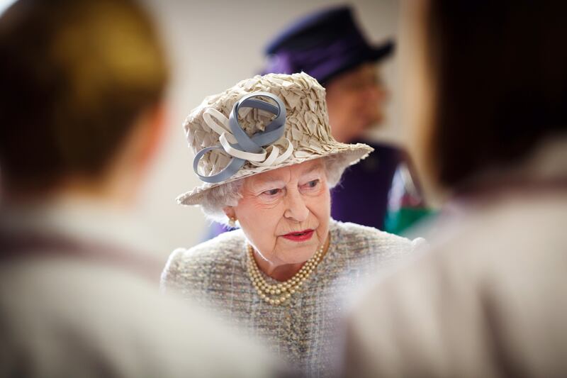 galleries/2013/02/11/older-than-pope-benedict-still-going-strong-betty-white-more-photos/130211-quuen-elizabeth-going-strong_kq8zk0