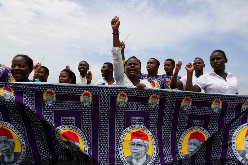 galleries/2013/05/23/laying-to-rest-literary-giant-chinua-achebe/130523-achebe-march_qelxuc