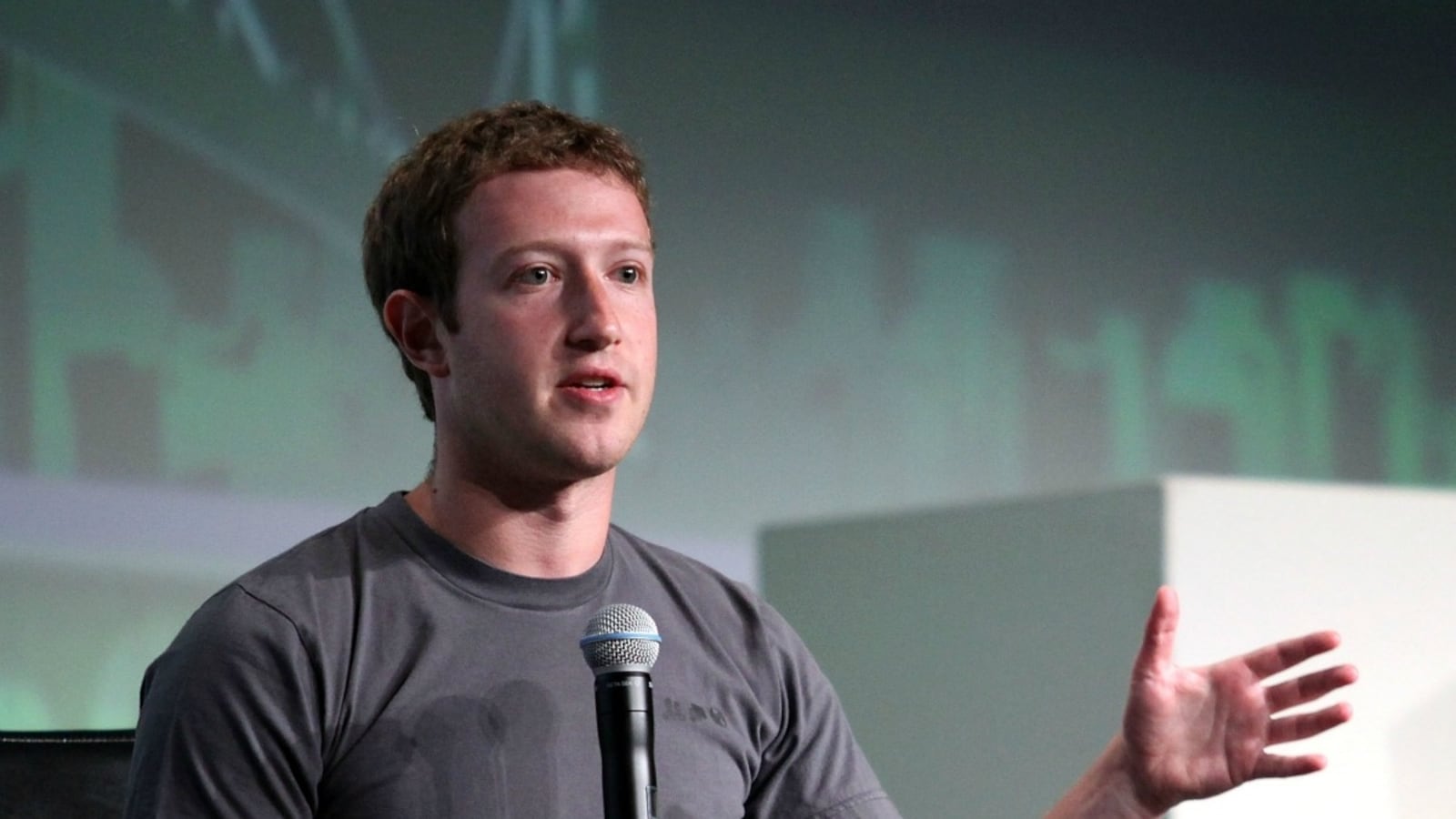 cheats/2012/10/24/facebook-has-biggest-gains-since-ipo/zuckerberg-saves-facebook-cheat_dvgmjc