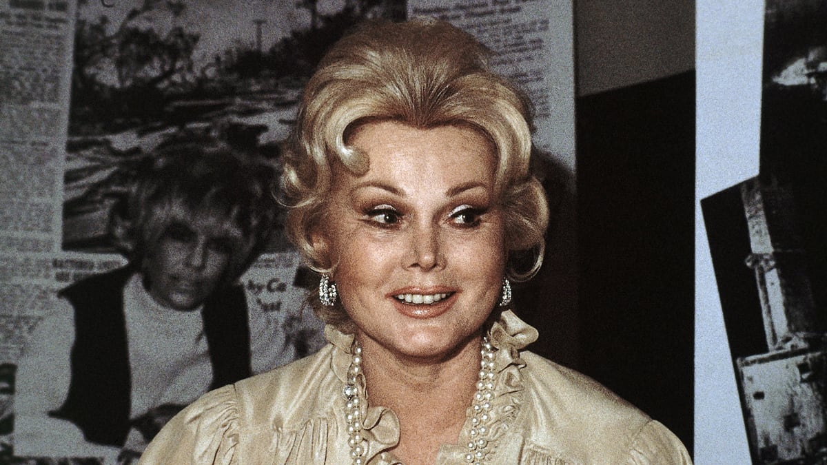 cheats/2011/10/09/zsa-zsa-gabor-to-undergo-surgery/zsa-zsa-gabor-surgery-cheat_ibiise