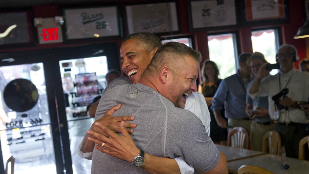 cheats/2012/09/10/yelpers-attack-obama-hugger/big-apple-pizza-yelp-cheat_lc3gsq