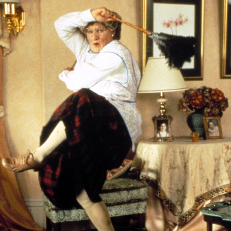 galleries/2011/11/11/oscar-de-la-hoya-andrej-pejic-and-more-famoust-cross-dressers-photos/famous-cross-dressers-doubtfire_r26tau