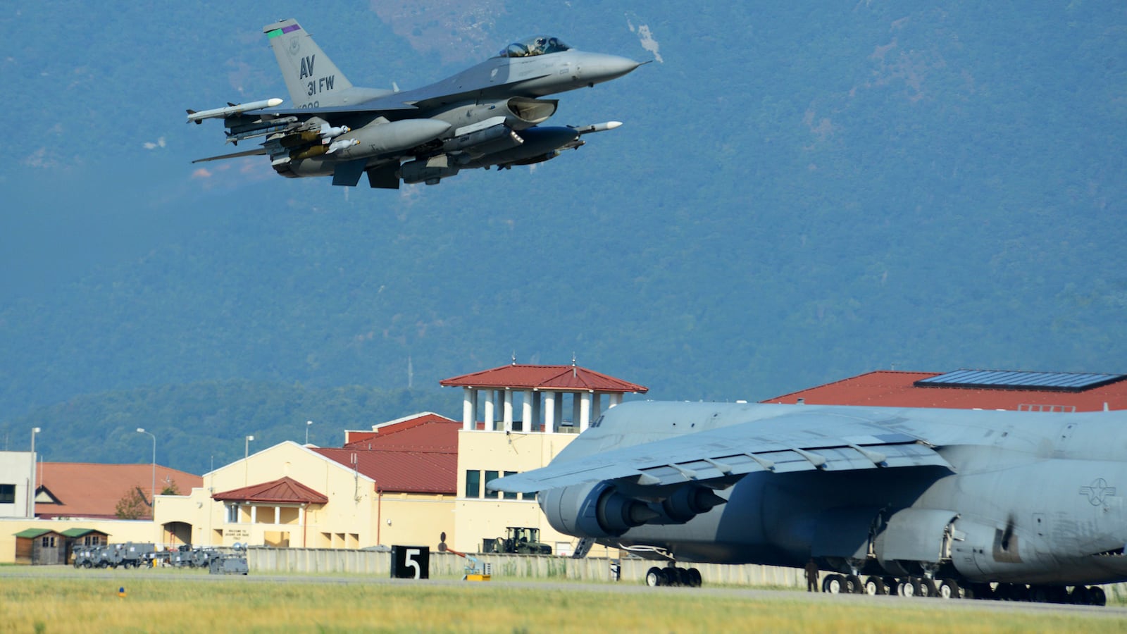 2015-08-09T120000Z_1899884642_TM3EB890VUF01_RTRMADP_3_MIDEAST-CRISIS-USA-TURKEY-AVIANO_lmheav