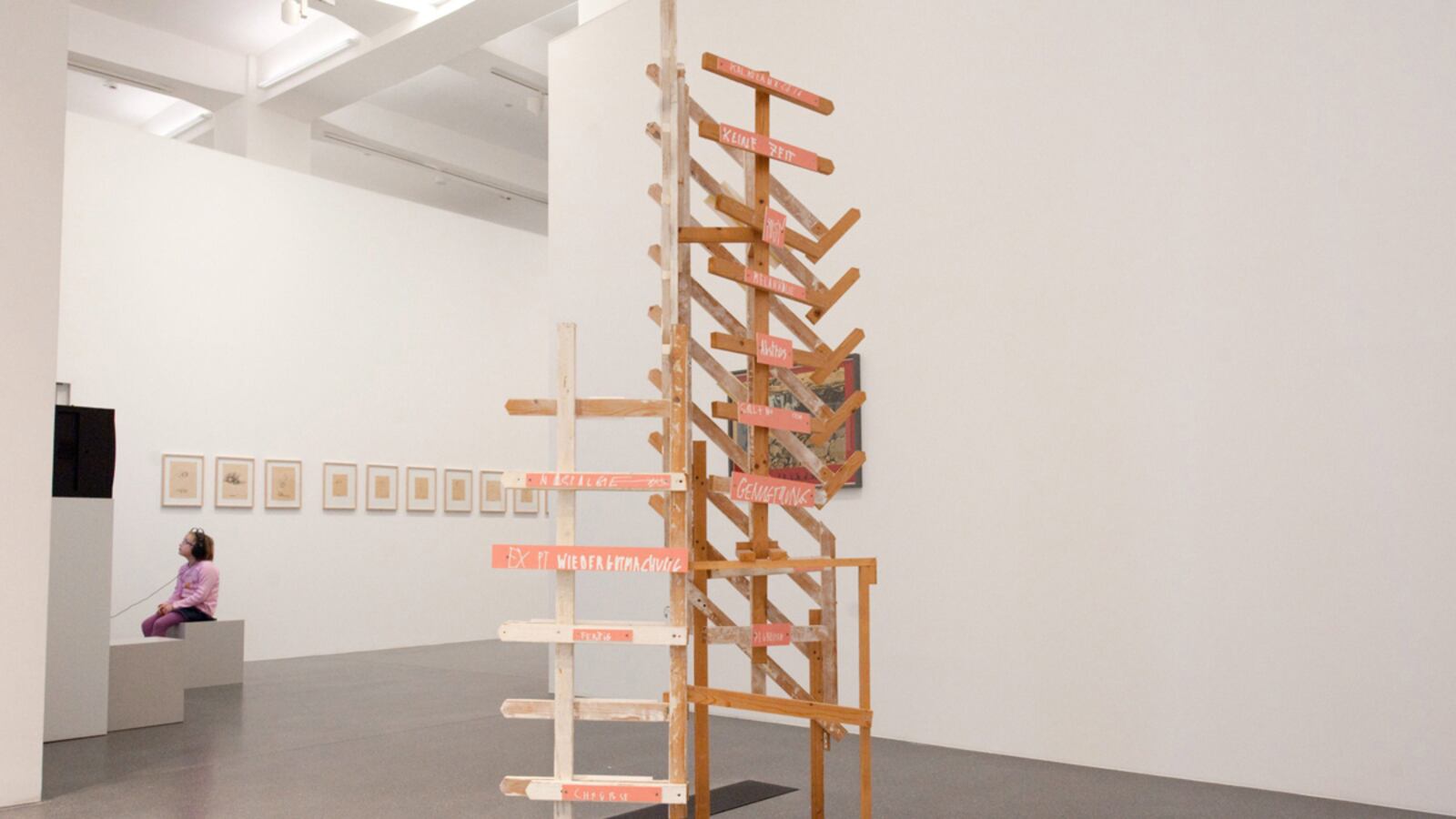 cheats/2011/11/07/cleaning-lady-damages-1-1-million-art/1.1-million-dollar-sculpture-damaged-cs_bhsdrp