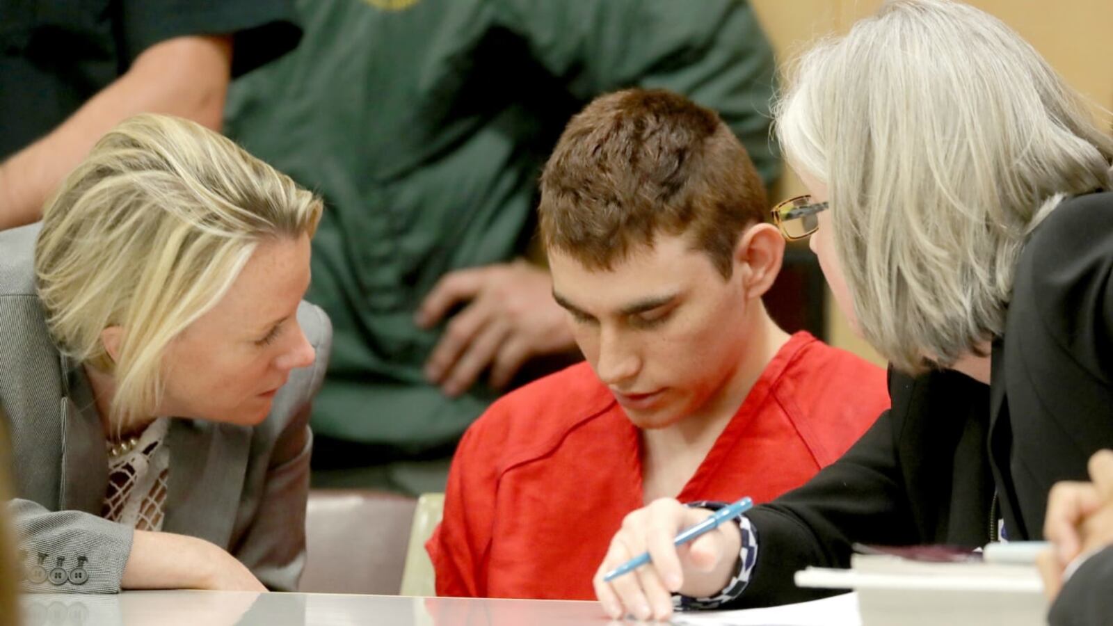 180219-nikolas-cruz-10-rifles-cheat_sezhur_kkbdx1