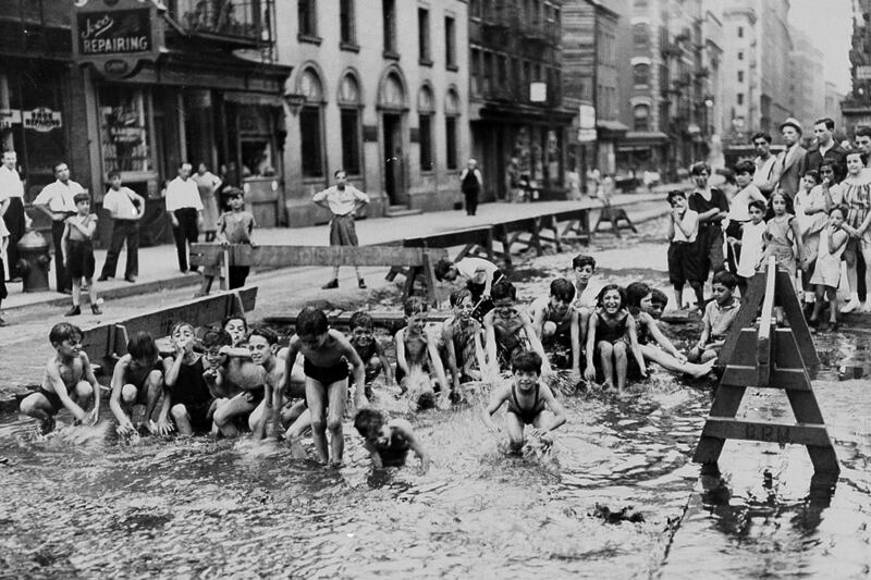 galleries/2013/05/25/vintage-summer-in-new-york-the-sweet-sweaty-city-life/130524-nyc-swim-street_dv3n9a