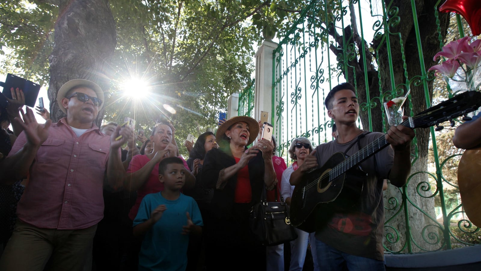 cheats/2016/08/29/renowned-singer-juan-gabriel-dead-at-66/160829-juan-gabriel-death-cheat_v6eoih